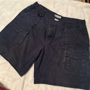 Men’s Columbia cargo cotton shorts. Size XL. Navy.